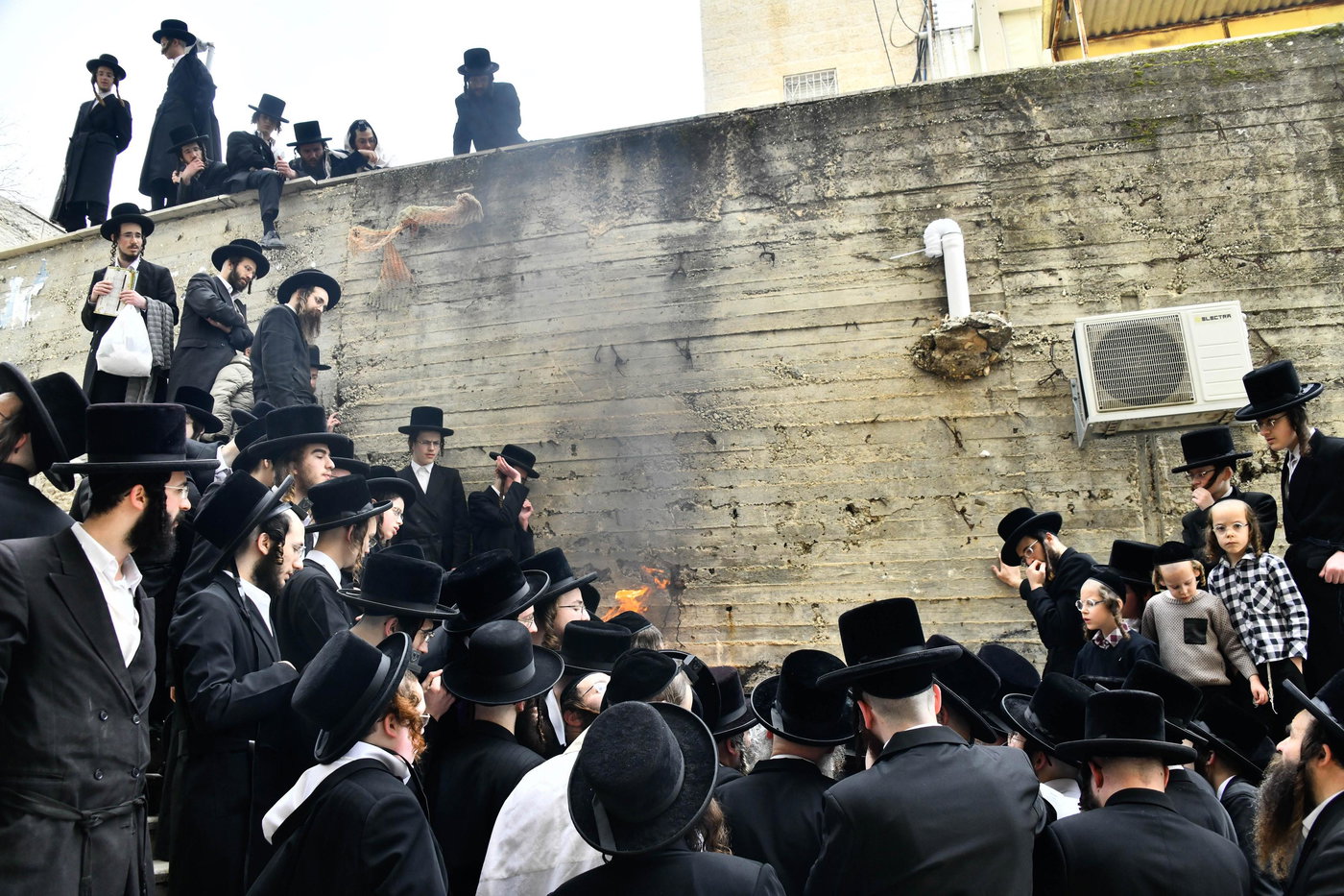האדמו"ר מרחמסטריווקא בשריפת חמץ