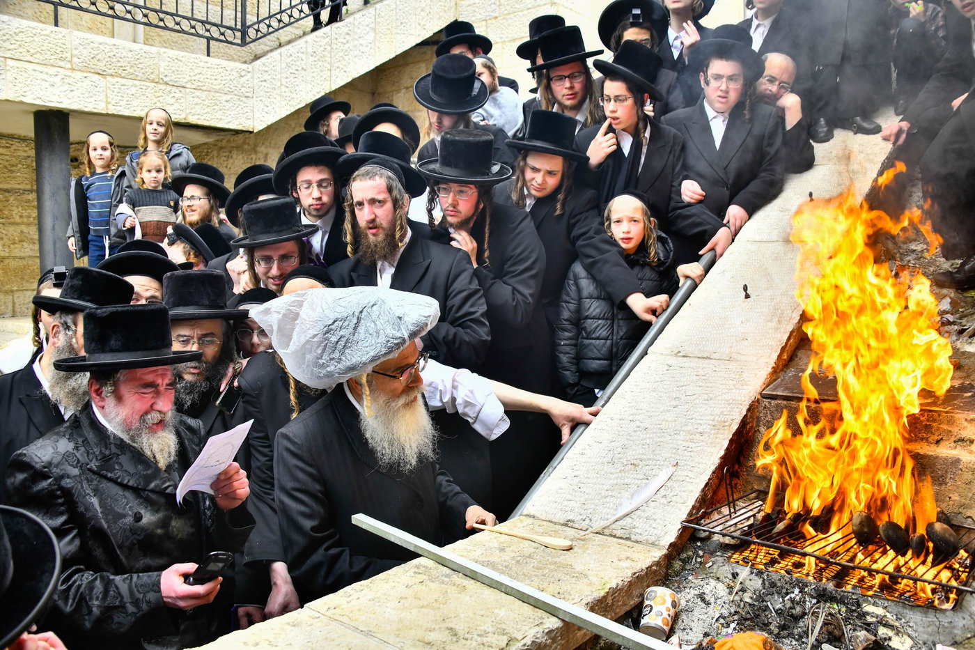 האדמו"ר מרחמסטריווקא בשריפת חמץ