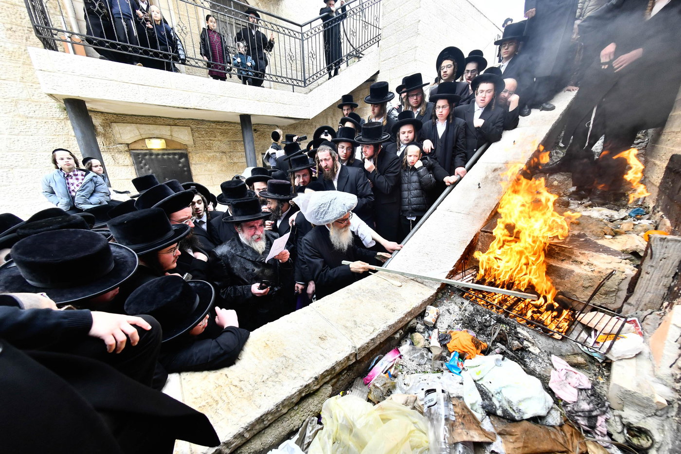 האדמו"ר מרחמסטריווקא בשריפת חמץ