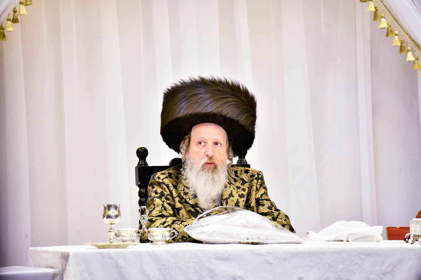 האדמו"ר מדז'יקוב ויז'ניץ בטיש חול המועד פסח