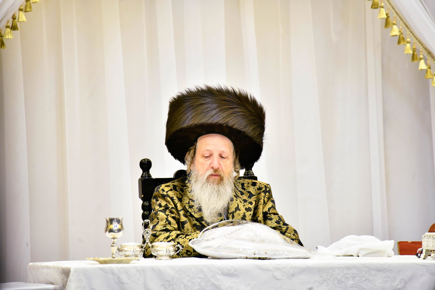 האדמו"ר מדז'יקוב ויז'ניץ בטיש חול המועד פסח