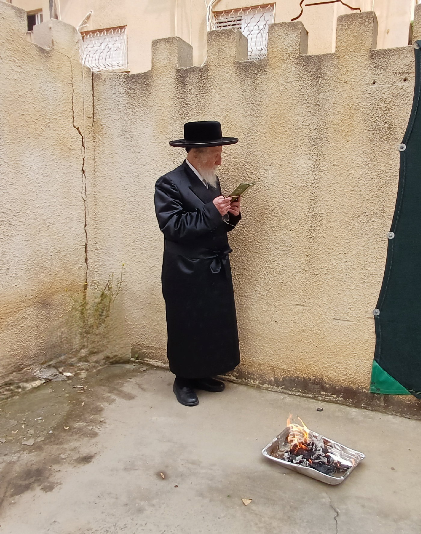 האדמו"ר מזלאטשוב בשריפת חמץ