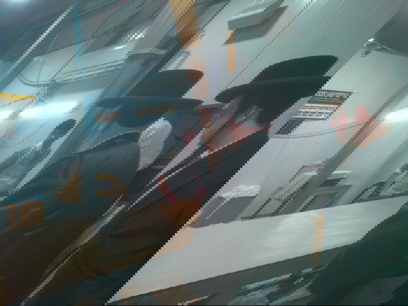 האדמו"ר מזלאטשוב באפיית מצות