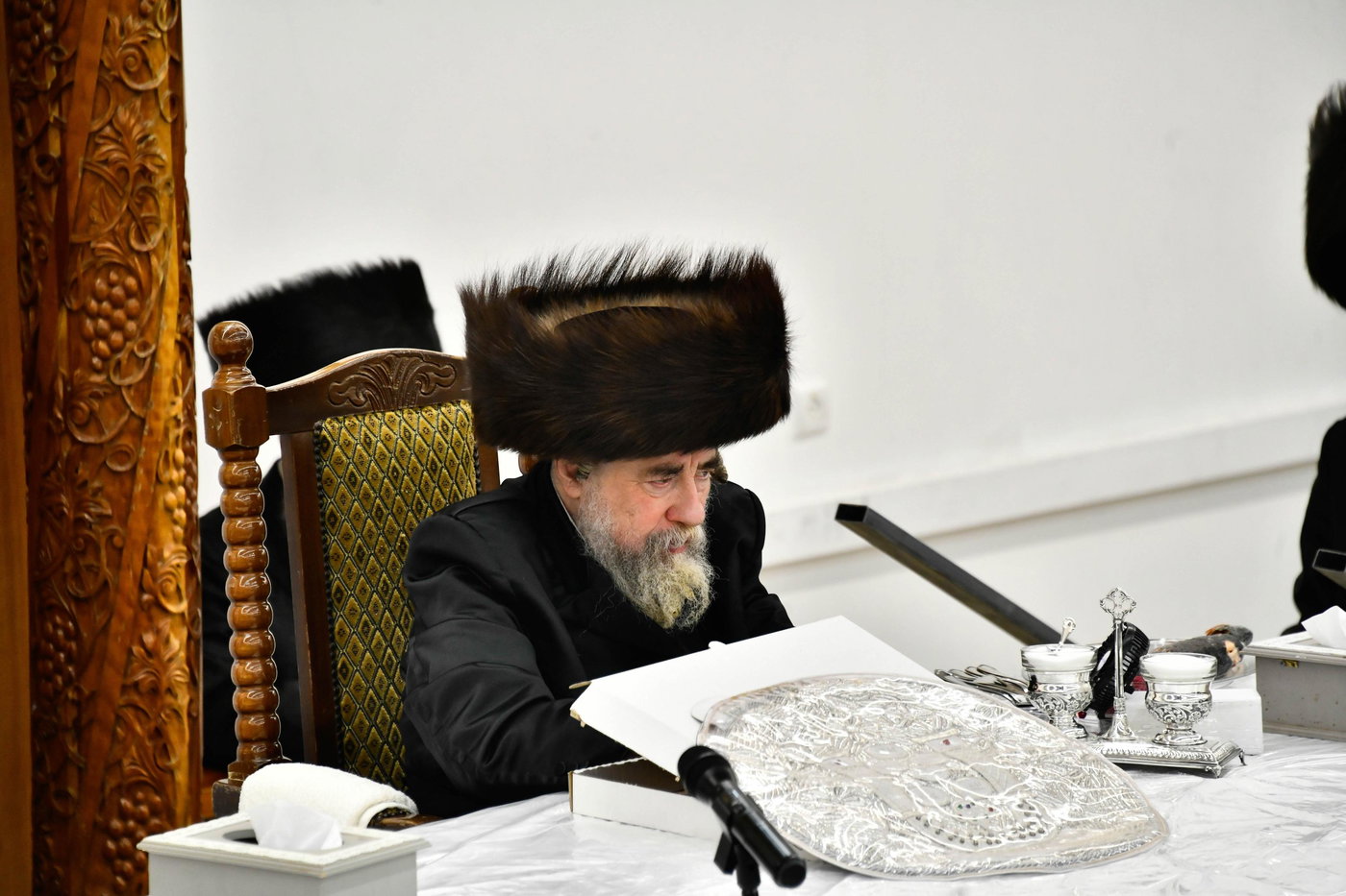 האדמו"ר מרחמסטריווקא בטיש חוה"מ פסח