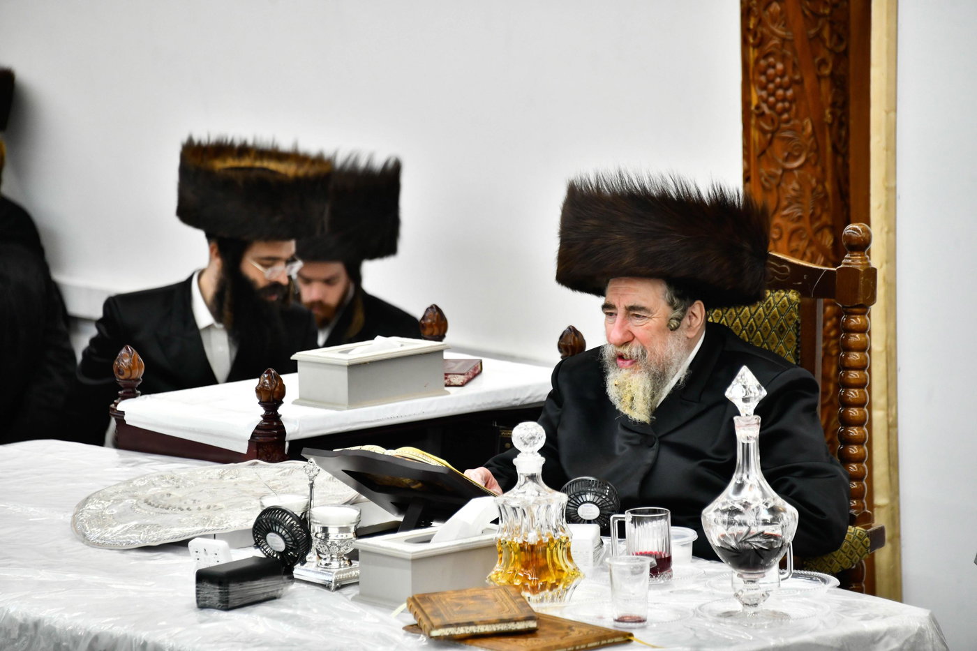 האדמו"ר מרחמסטריווקא בטיש חוה"מ פסח