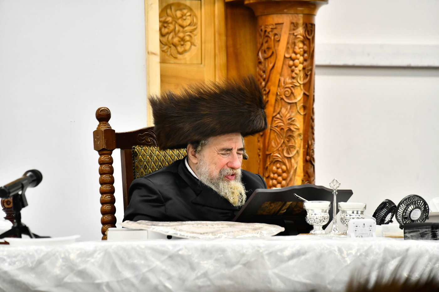 האדמו"ר מרחמסטריווקא בטיש חוה"מ פסח