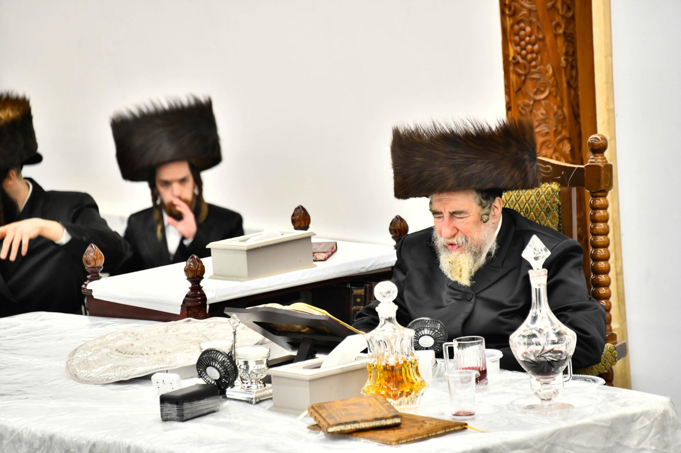 האדמו"ר מרחמסטריווקא בטיש חוה"מ פסח