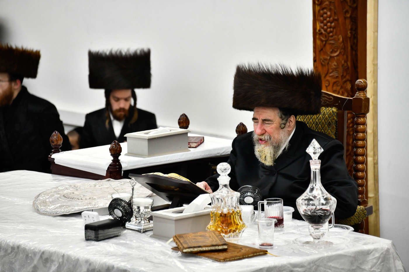 האדמו"ר מרחמסטריווקא בטיש חוה"מ פסח