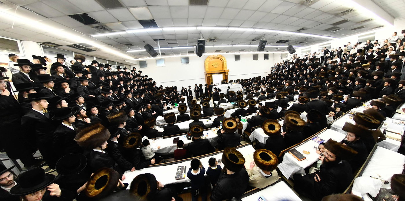 האדמו"ר מרחמסטריווקא בטיש חוה"מ פסח