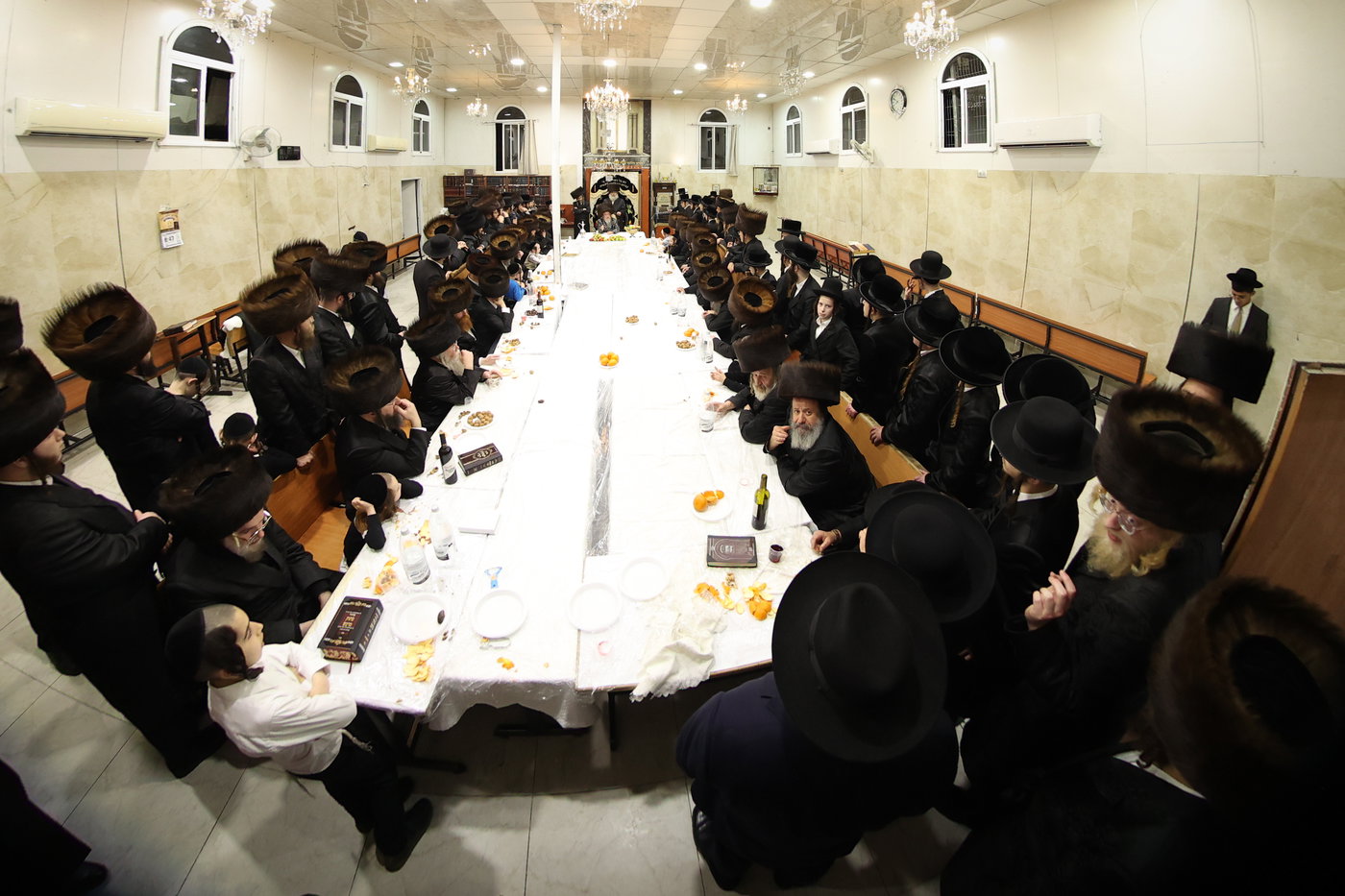 האדמו"ר מביאלה ב"ב בטיש חוה"מ פסח