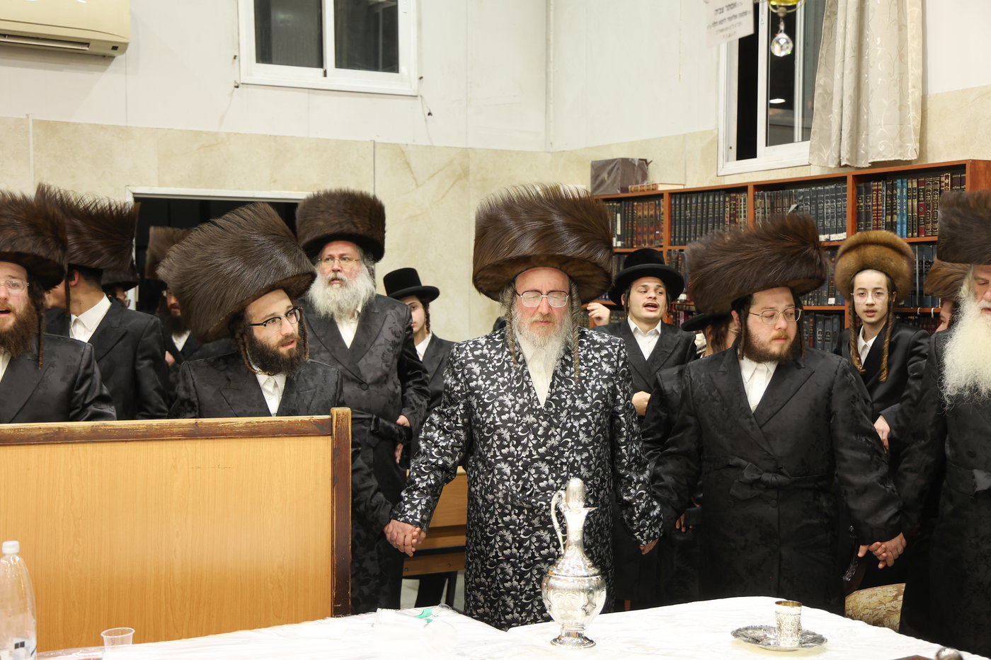 האדמו"ר מביאלה ב"ב בטיש חוה"מ פסח