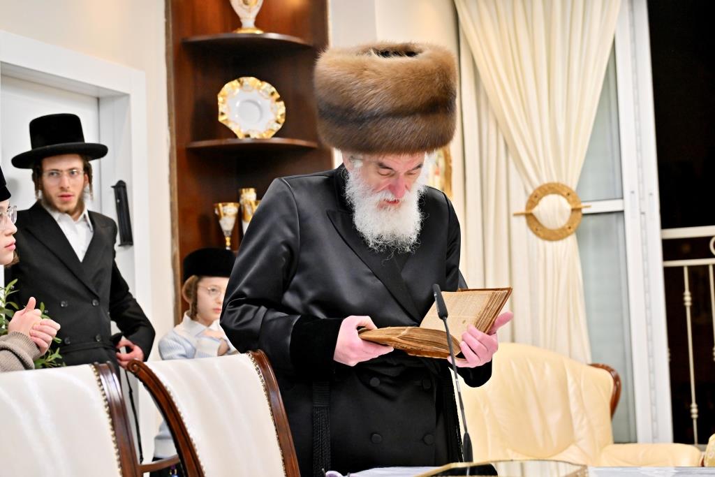 חג הפסח בחצה"ק ויזניץ