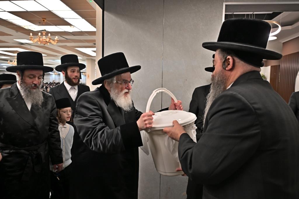 חג הפסח בחצה"ק ויזניץ