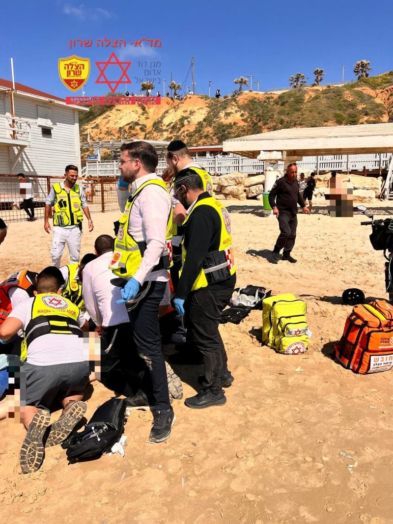 דרמה בחוף צאנז בנתניה: בחור ישיבה במצב אנוש לאחר שטבע, סריקות אחר אחיו - הנעדר במים