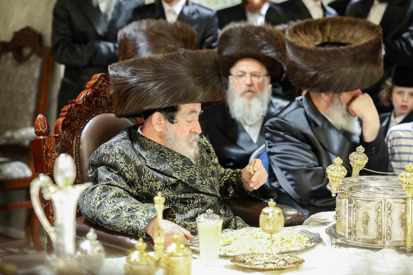 האדמו"ר מויז'ניץ בטיש חול המועד פסח