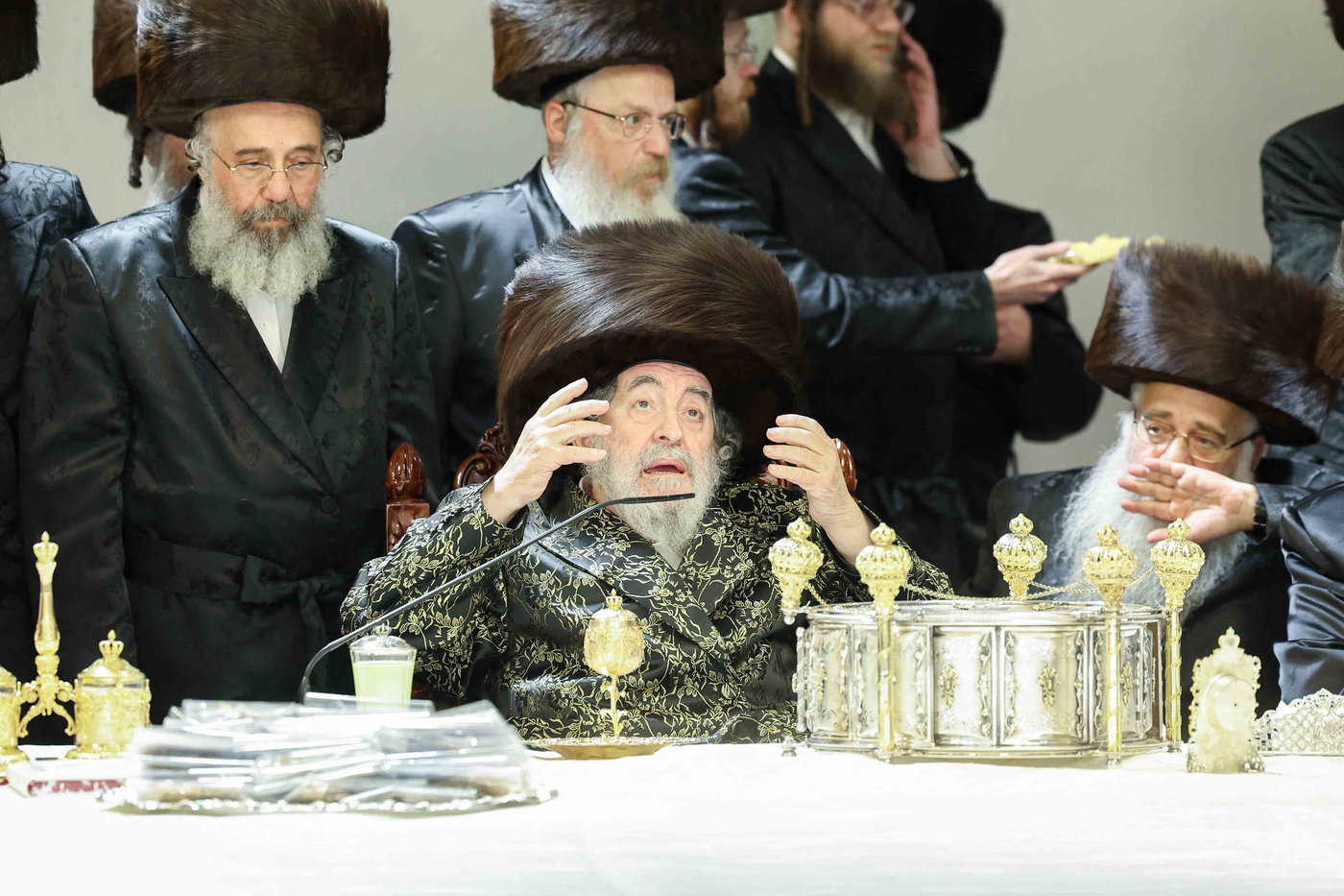 האדמו"ר מויז'ניץ בטיש חול המועד פסח