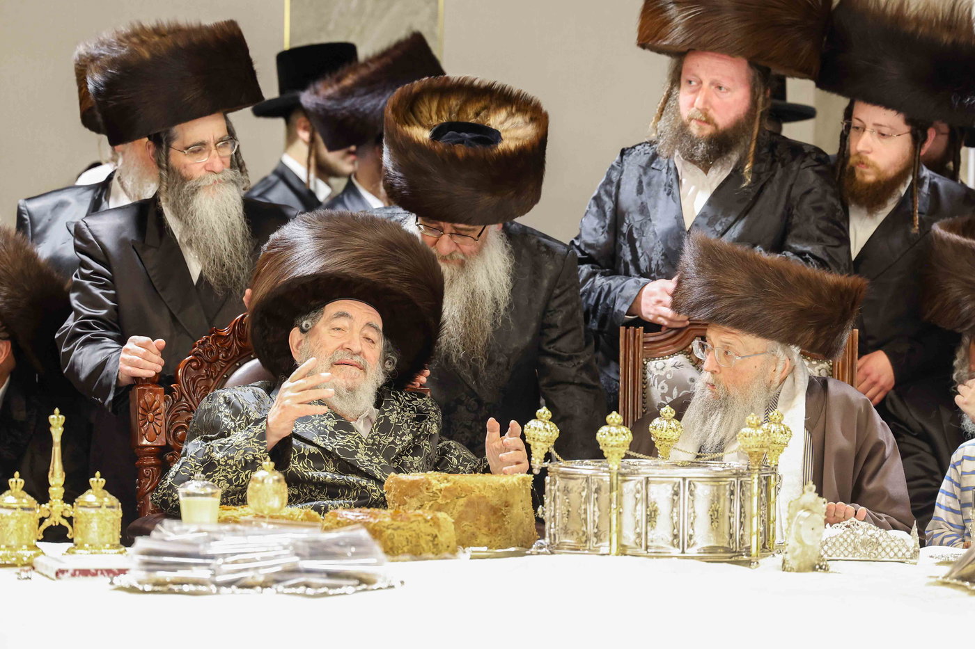 האדמו"ר מויז'ניץ בטיש חול המועד פסח