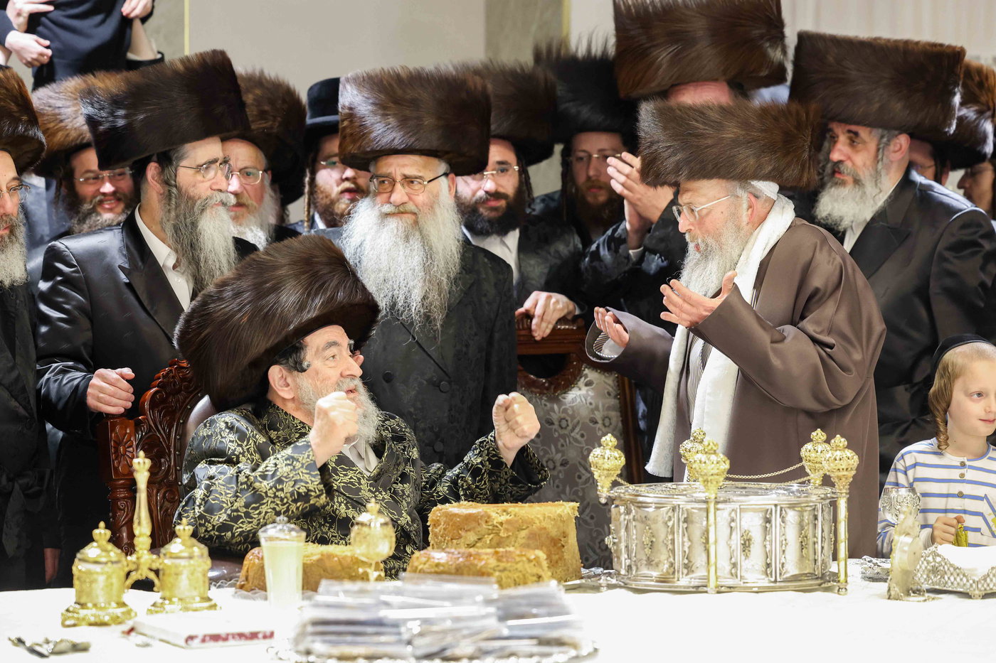 האדמו"ר מויז'ניץ בטיש חול המועד פסח