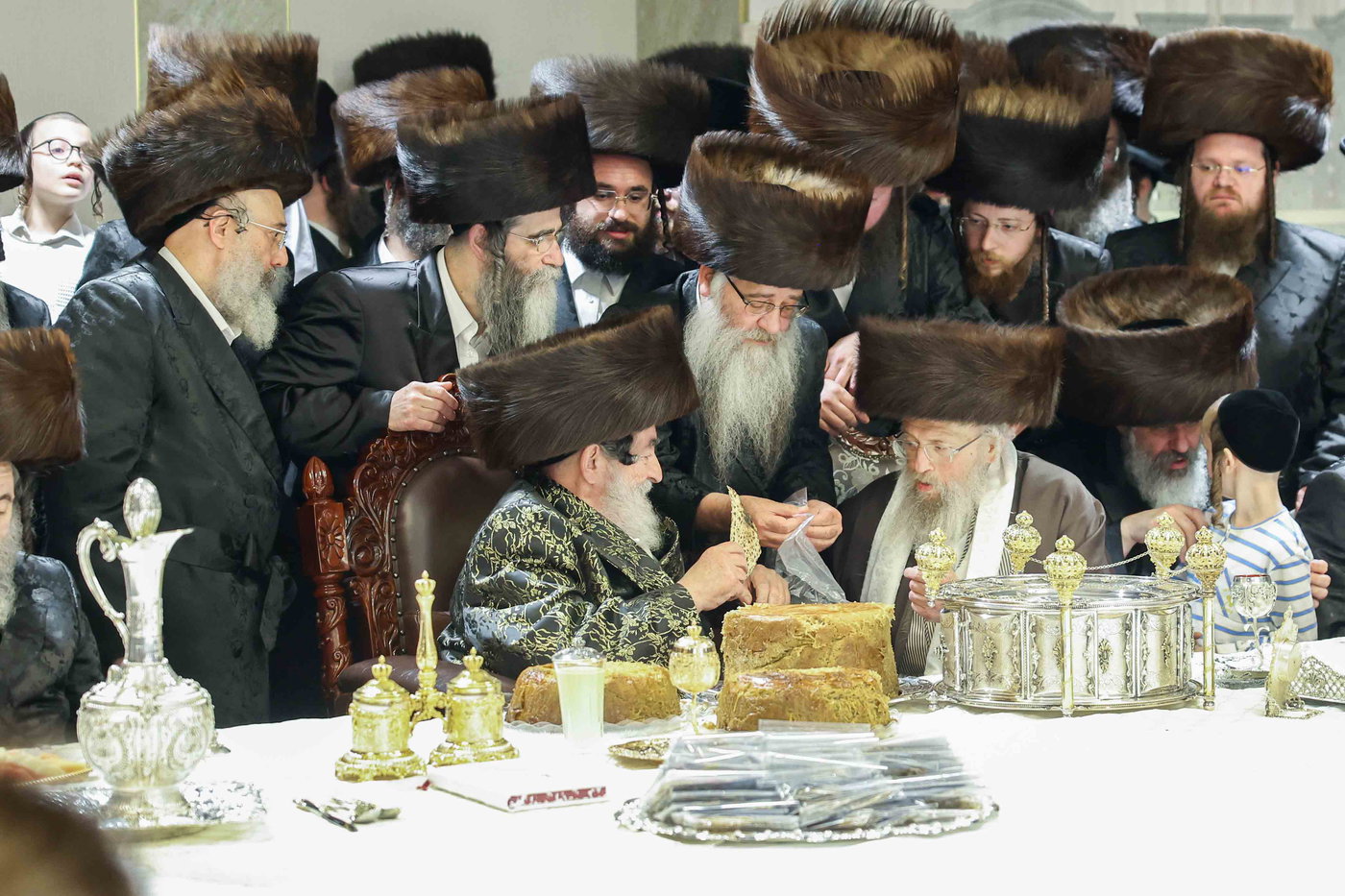 האדמו"ר מויז'ניץ בטיש חול המועד פסח