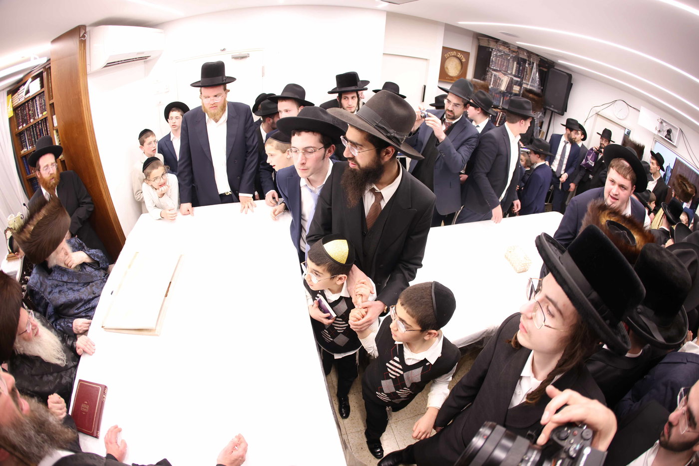 חג הפסח במעונו של הגר"מ שטרנבוך