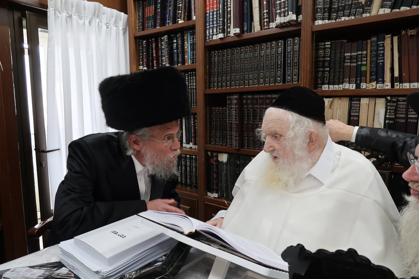 חג הפסח במעונו של הגר"מ שטרנבוך