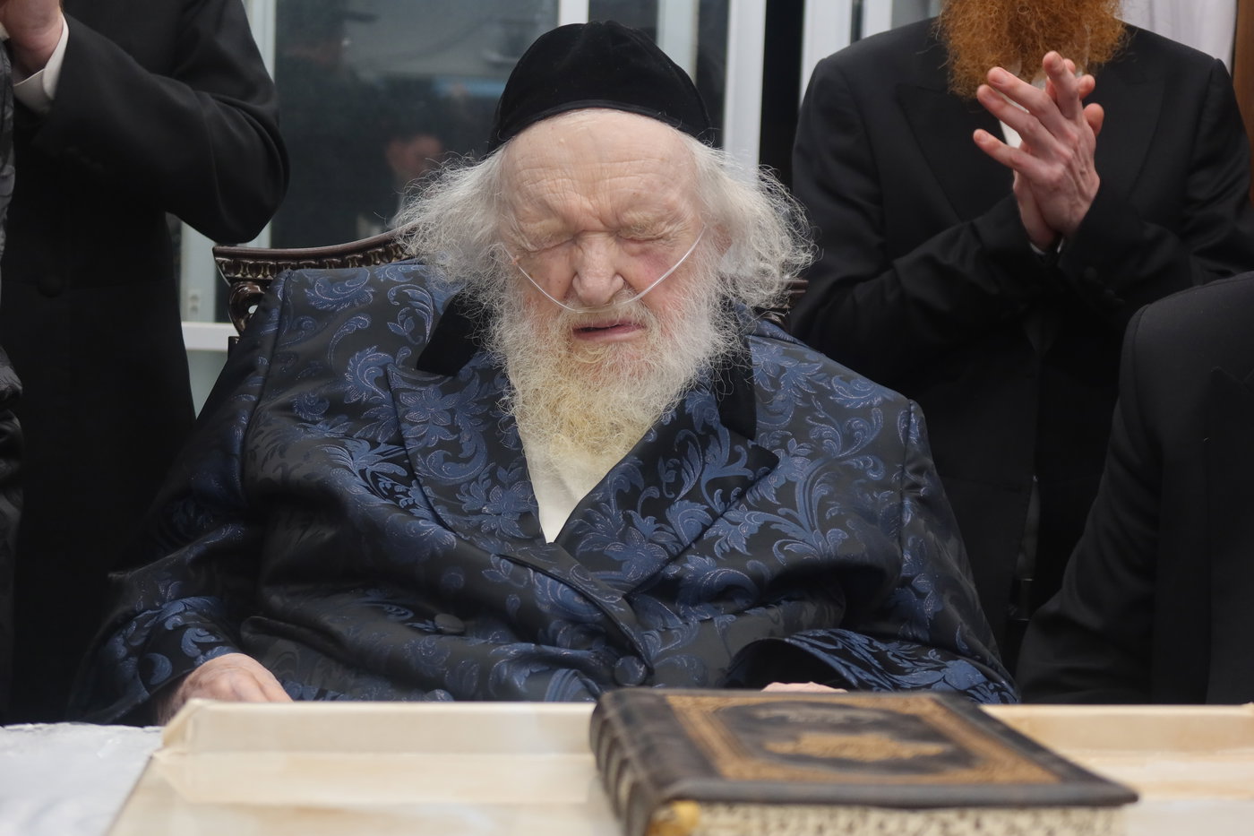 חג הפסח במעונו של הגר"מ שטרנבוך