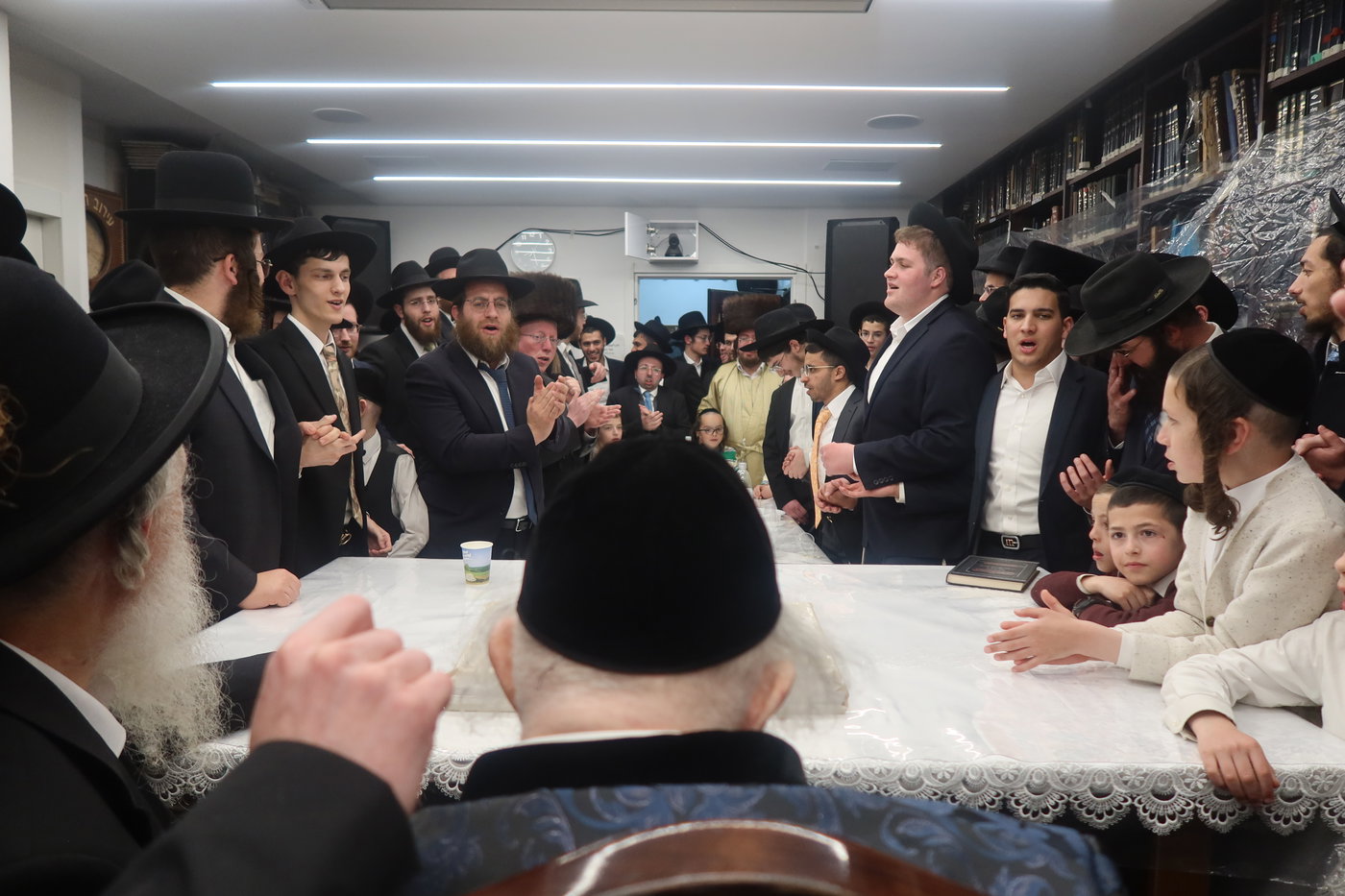 חג הפסח במעונו של הגר"מ שטרנבוך