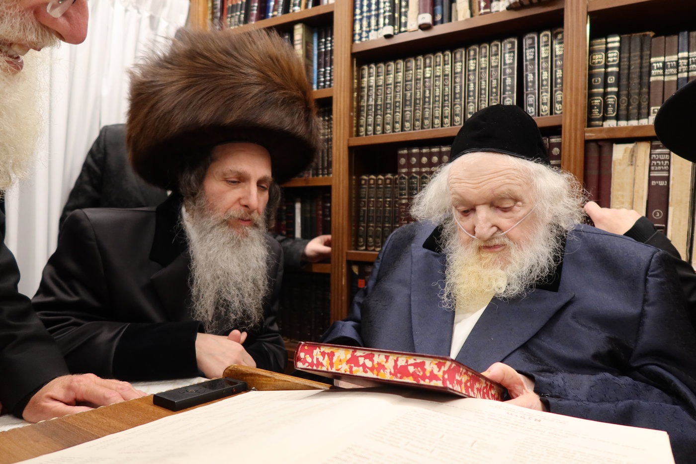 חג הפסח במעונו של הגר"מ שטרנבוך