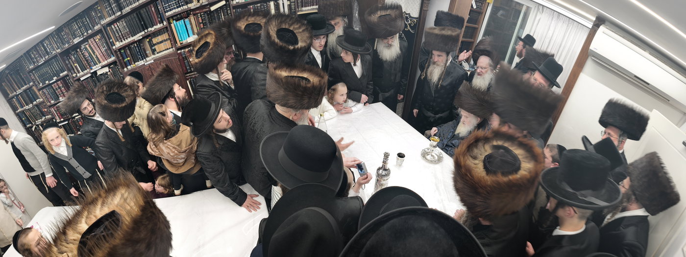 חג הפסח במעונו של הגר"מ שטרנבוך