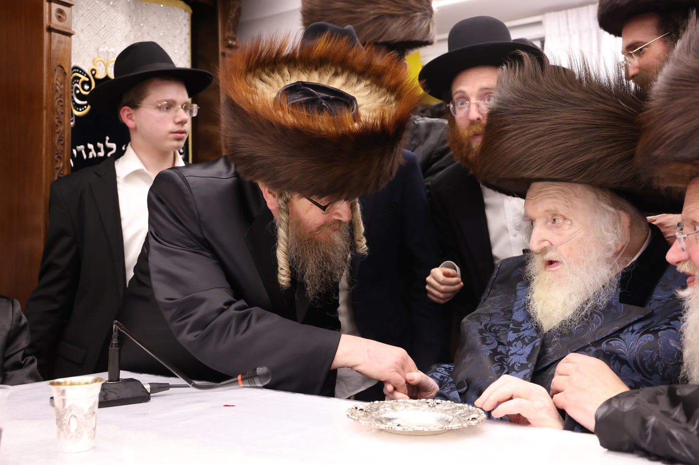 חג הפסח במעונו של הגר"מ שטרנבוך