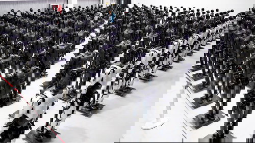 רובוטים אנושיים מוכנים לשיווק בסין