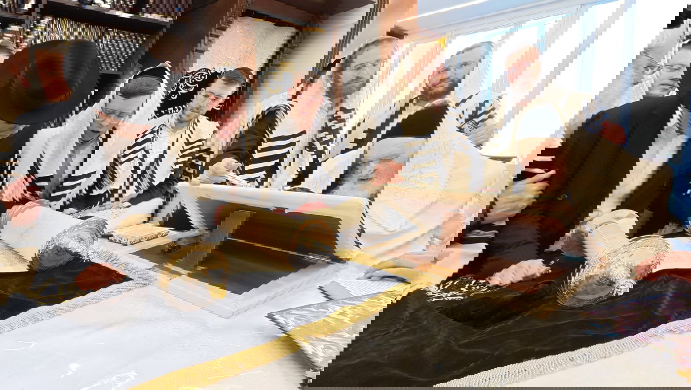 חג הפסח במעונו של הגר"מ שטרנבוך