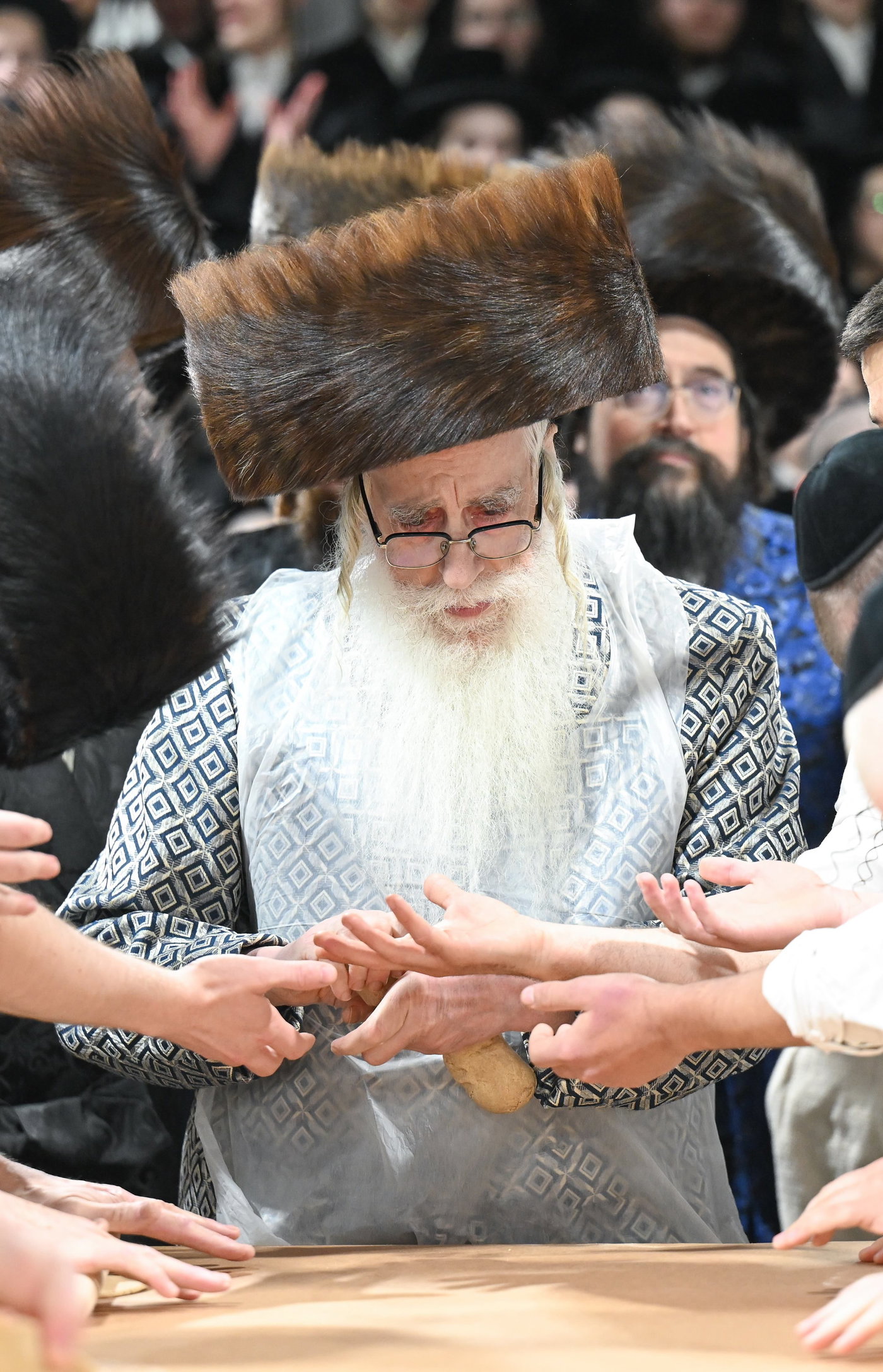 האדמו"ר מצאנז באפיית מצות מצווה