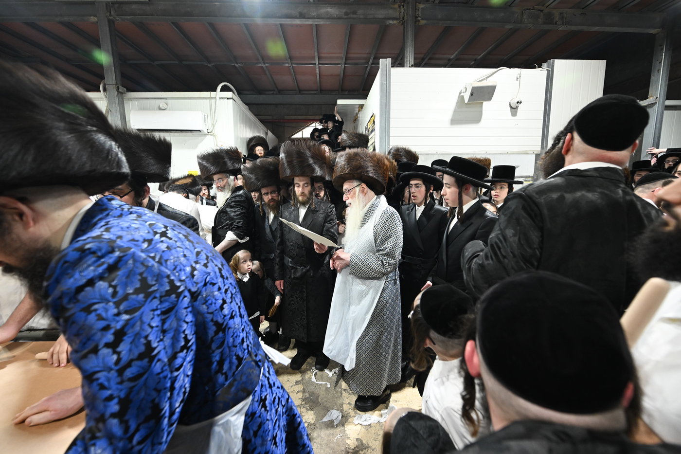 האדמו"ר מצאנז באפיית מצות מצווה