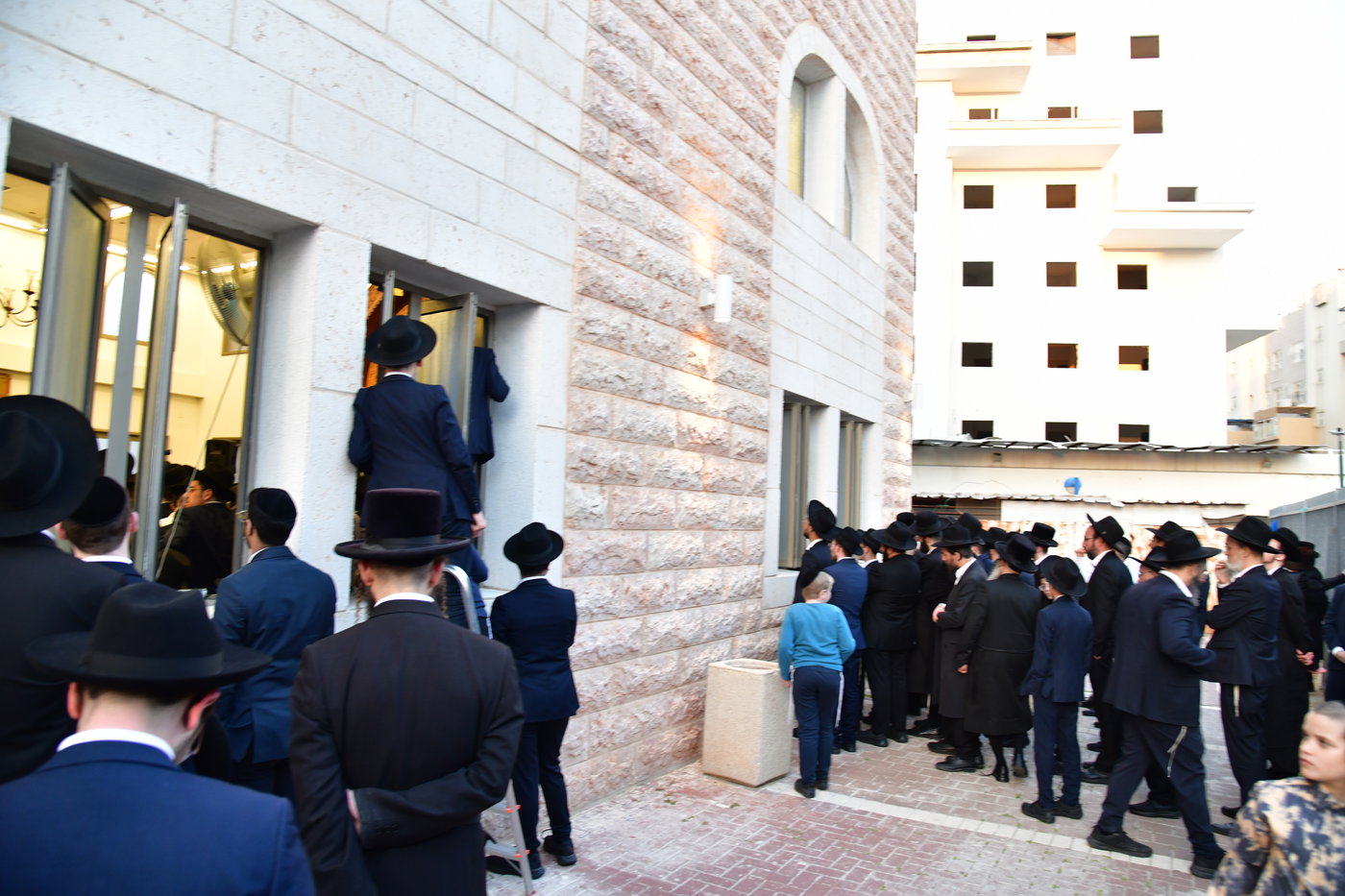 מסע הלויית הגר"א אלטמן זצ"ל