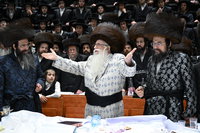 האדמו"ר מצאנז בטיש שביעי של פסח