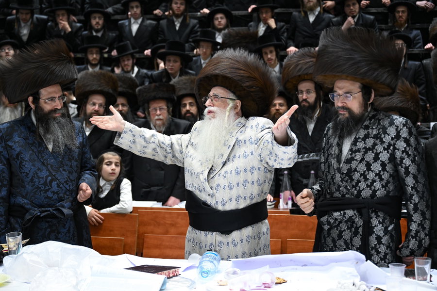 האדמו"ר מצאנז בטיש שביעי של פסח