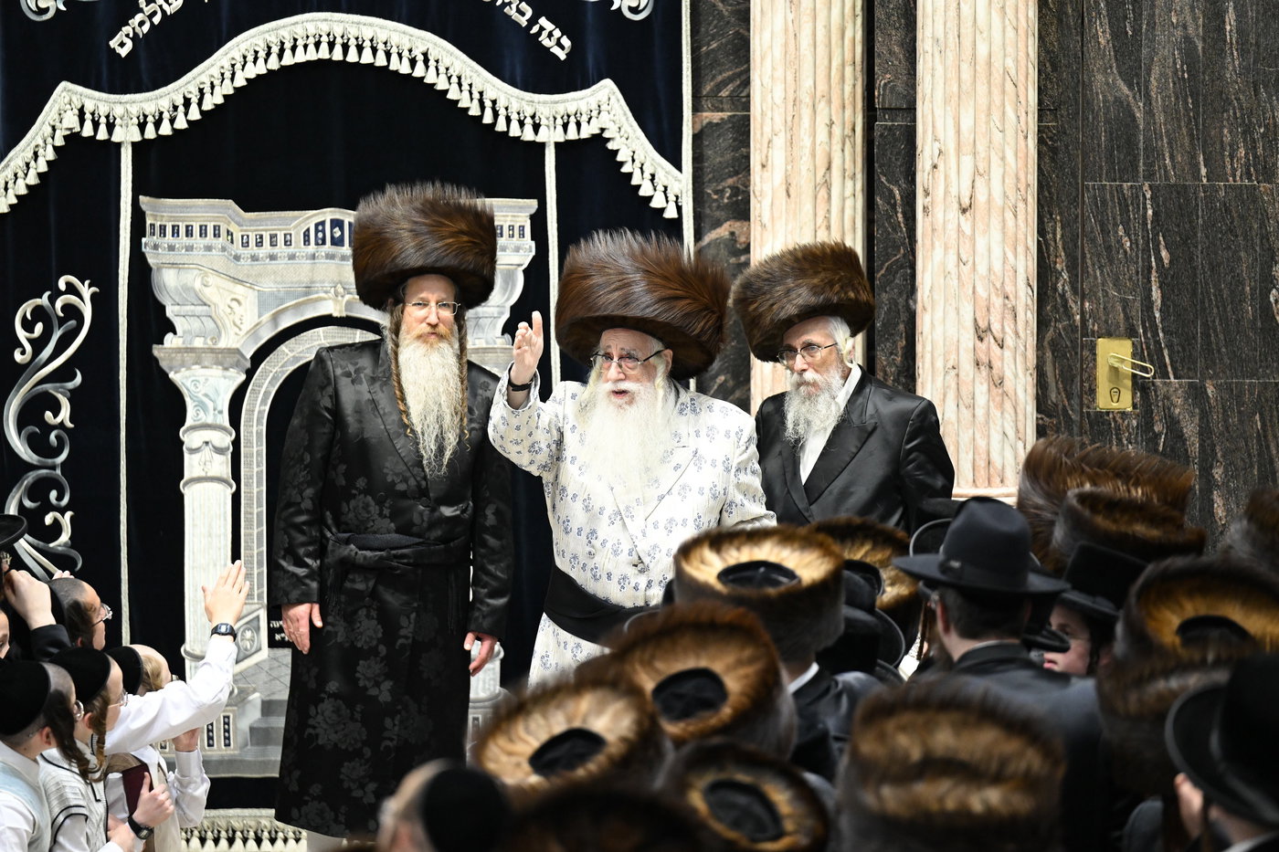 האדמו"ר מצאנז בטיש שביעי של פסח