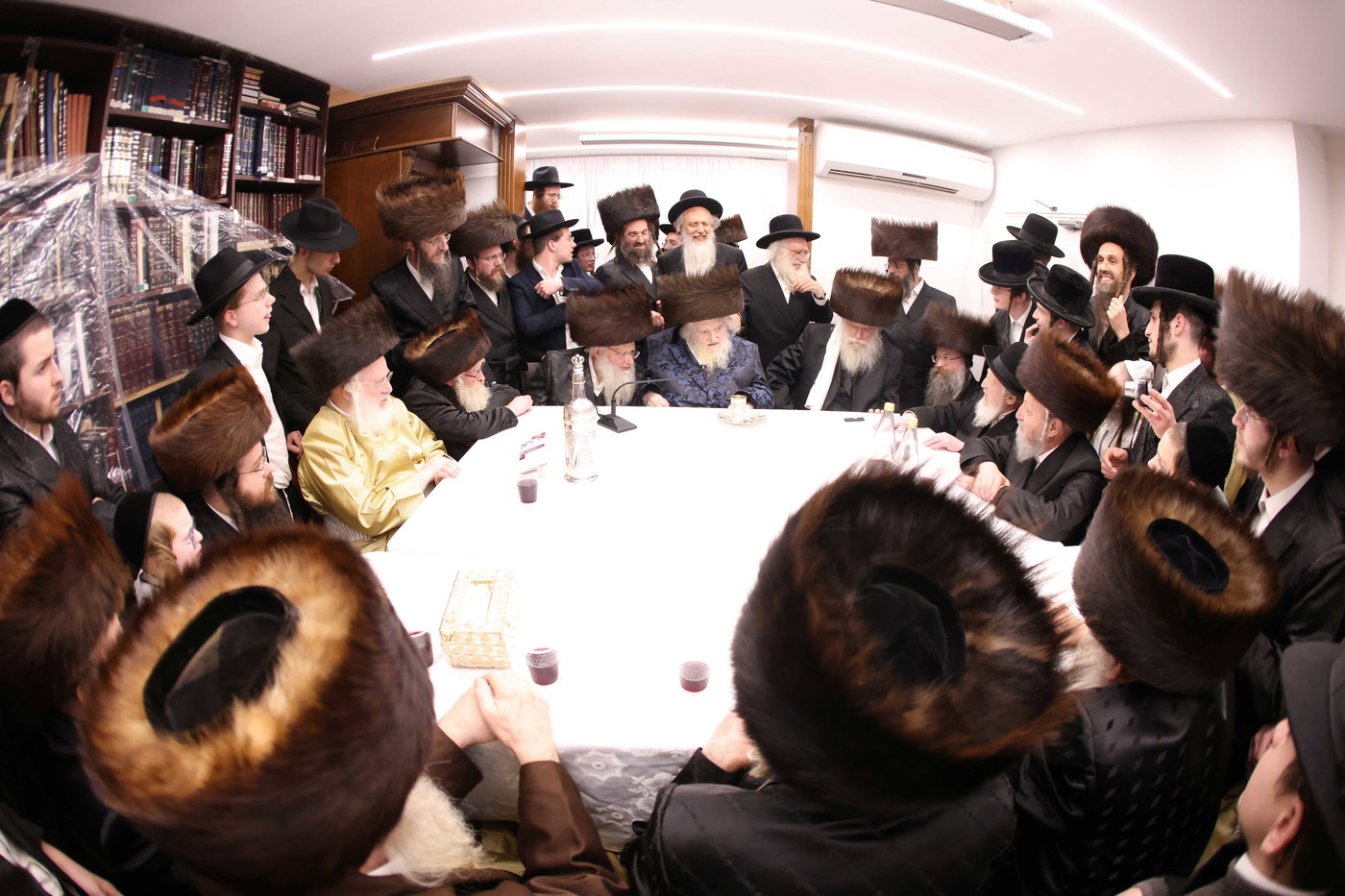 חג הפסח במעונו של הגר"מ שטרנבוך