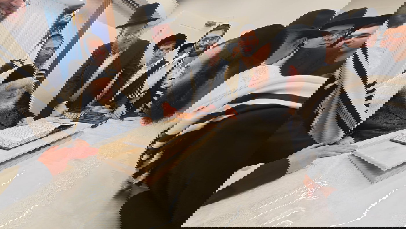 חג הפסח במעונו של הגר"מ שטרנבוך