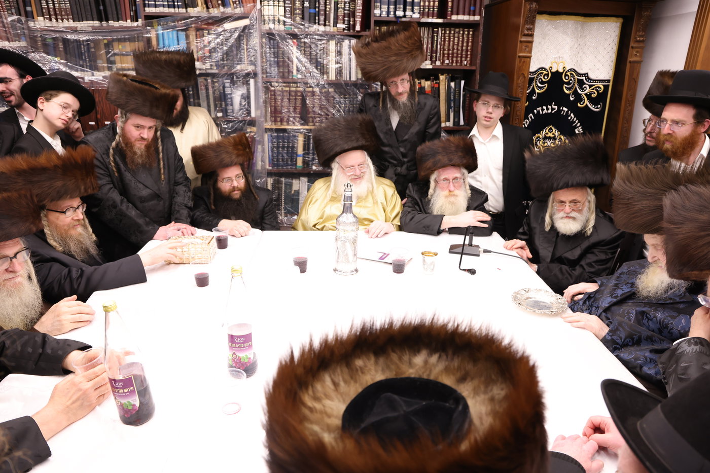 חג הפסח במעונו של הגר"מ שטרנבוך