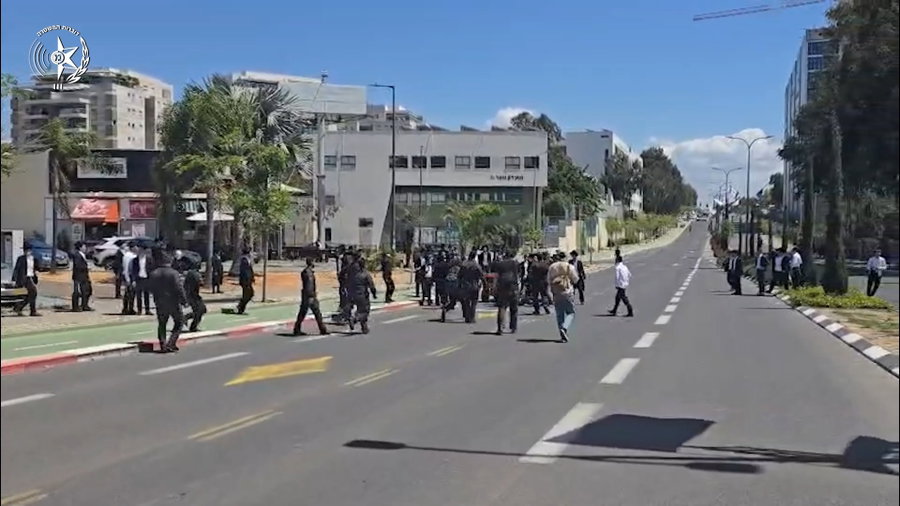 ההפגנה מחוץ לתל השומר
