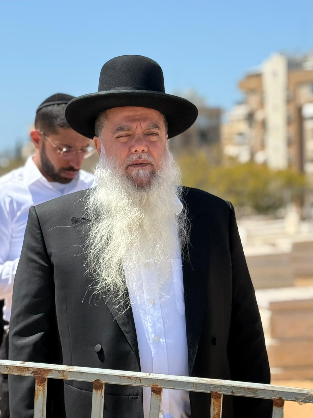 עליה לציון הגר"מ מאזוז זצ"ל