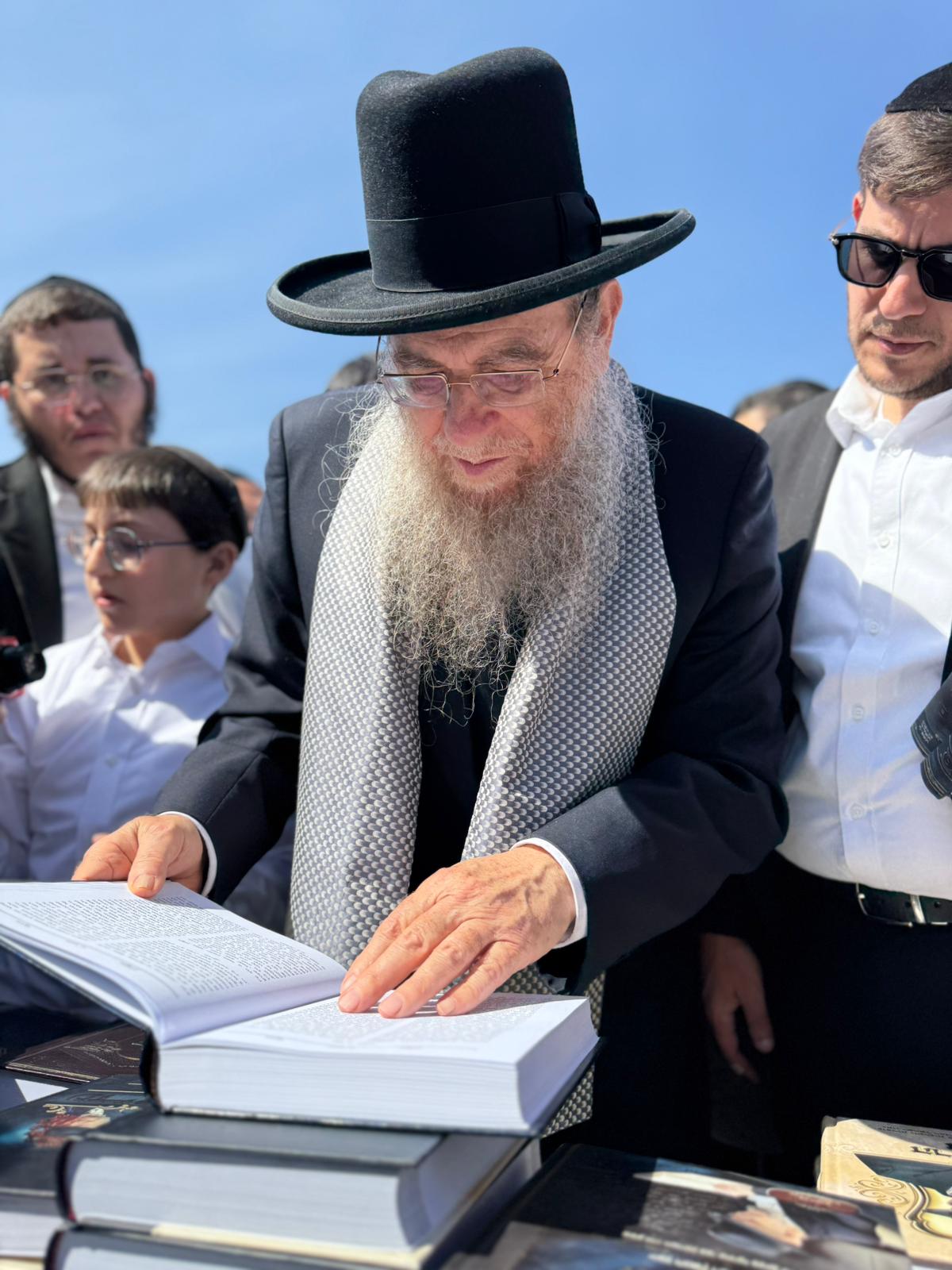 עליה לציון הגר"מ מאזוז זצ"ל