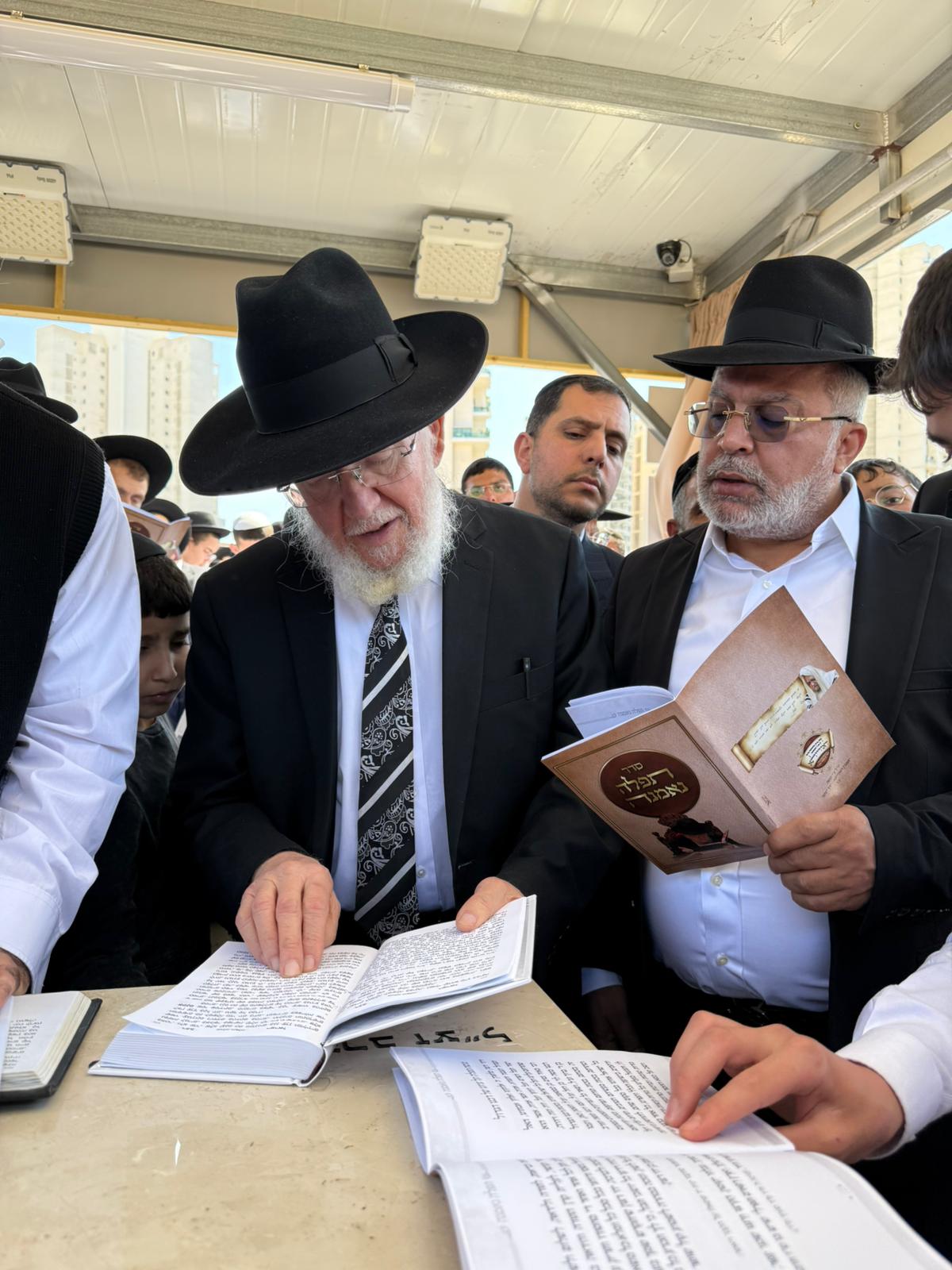 עליה לציון הגר"מ מאזוז זצ"ל