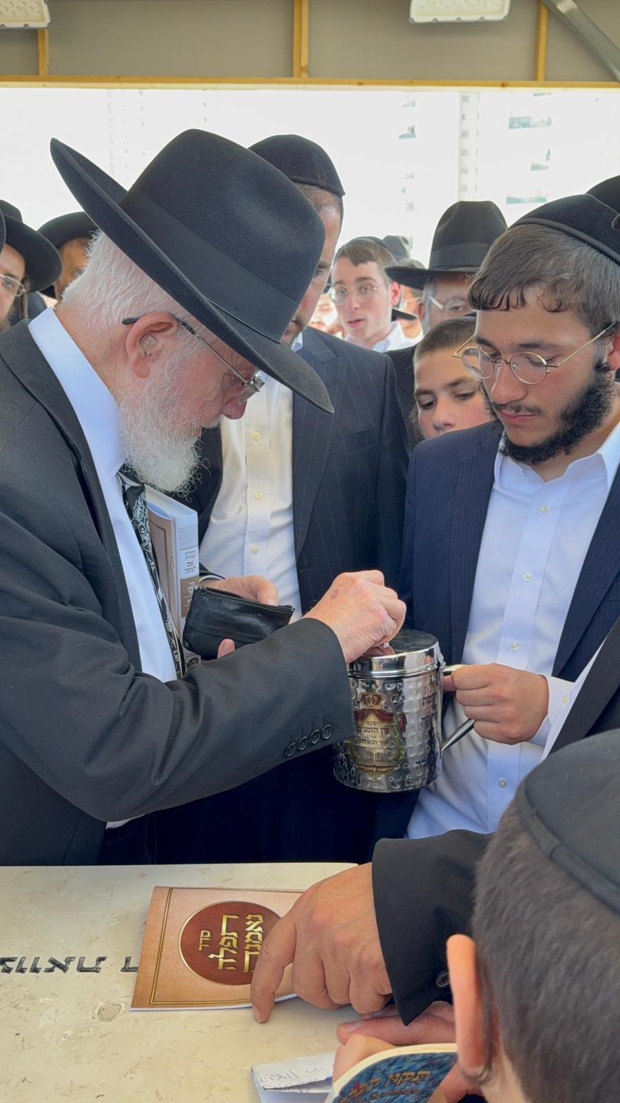 עליה לציון הגר"מ מאזוז זצ"ל