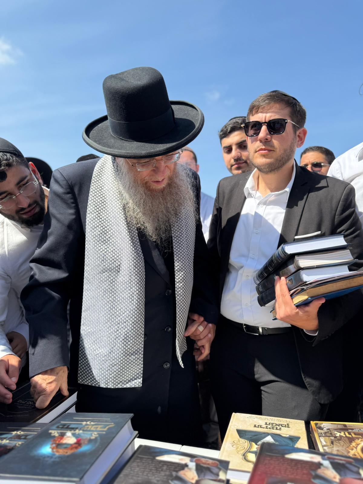 עליה לציון הגר"מ מאזוז זצ"ל