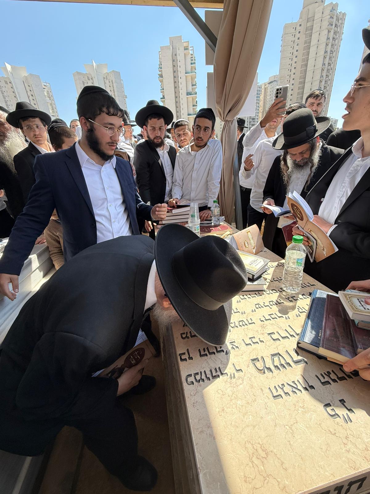 עליה לציון הגר"מ מאזוז זצ"ל