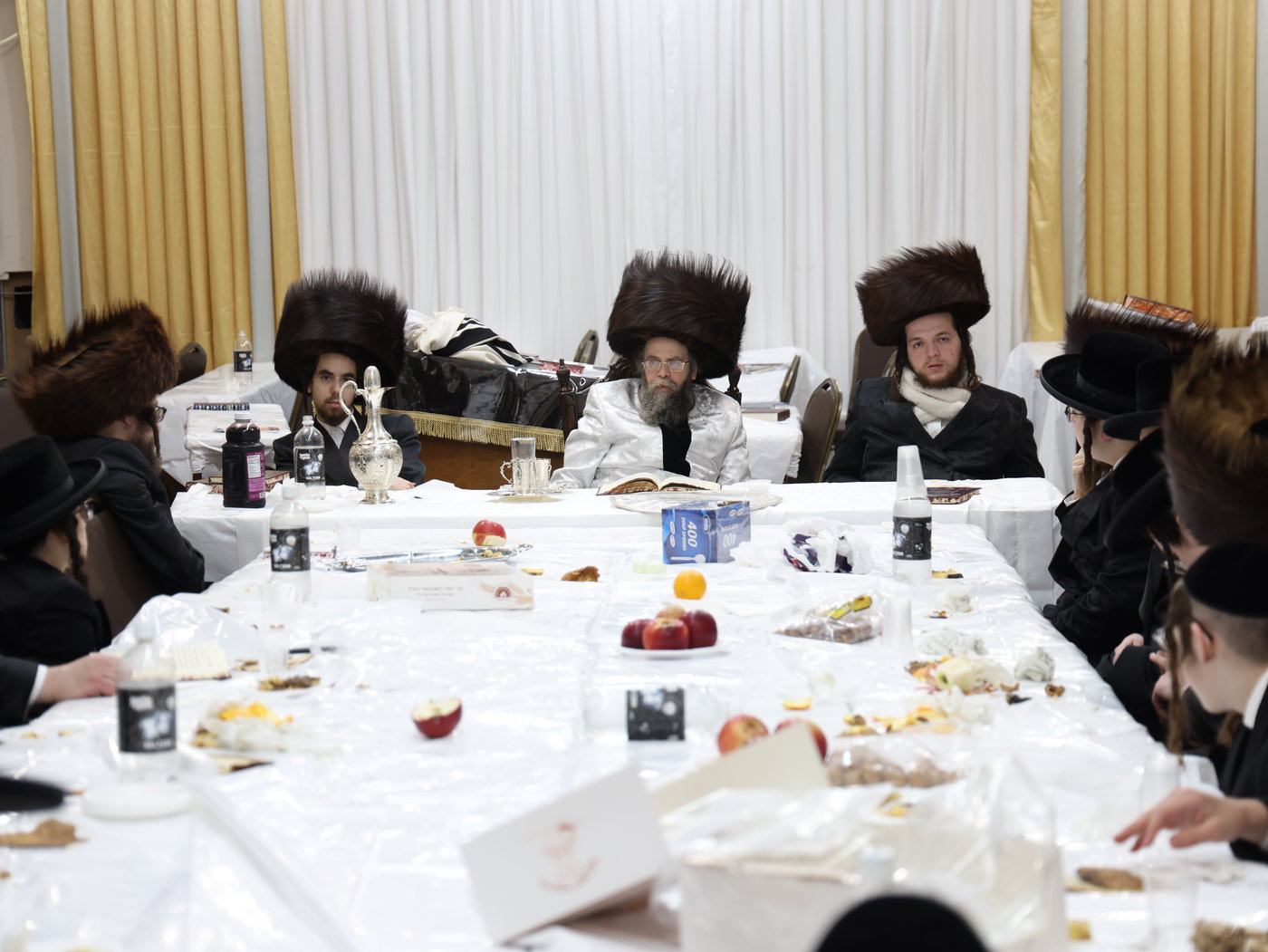 האדמו"ר קרעטשניף סיגעט ווילאמסבורג בנעילת החג