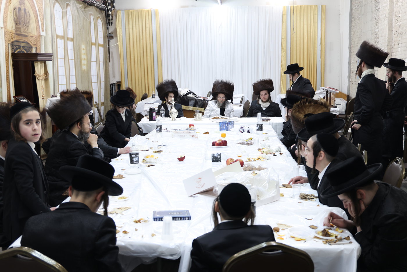 האדמו"ר קרעטשניף סיגעט ווילאמסבורג בנעילת החג